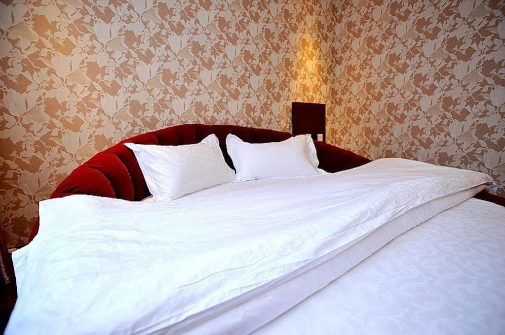 East Sacred Hotel Beijing Bagian luar foto